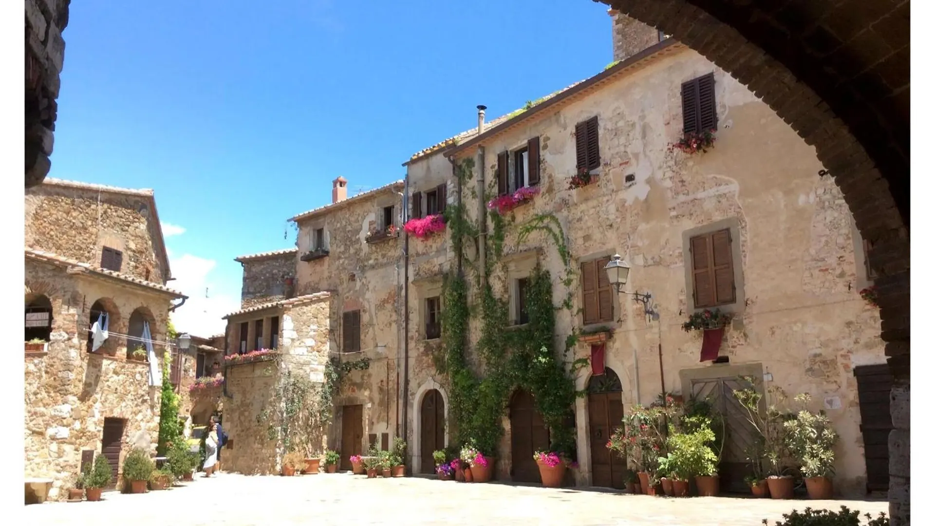 Hochwertige Wohnung Im Turm Schloesschen Montemerano